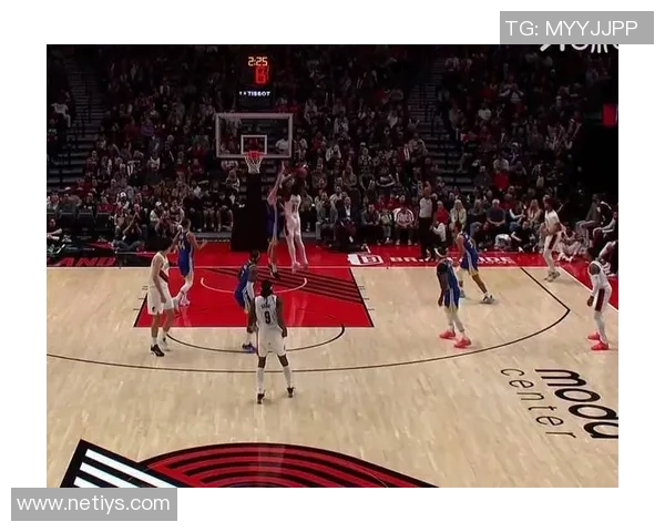 勇士与开拓者精彩对决瞬间回顾,篮球场上的激情与荣耀交织 勇士与开拓者精彩对决瞬间回顾,篮球场上的激情与荣耀交织